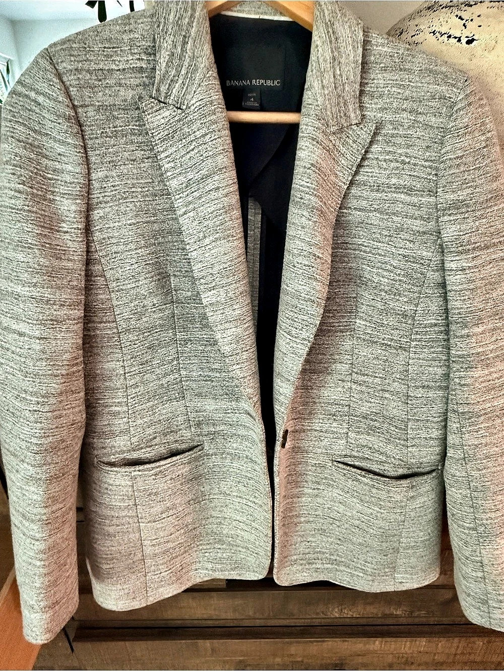 Banana Republic Gray Textured Blazer Size Medium Like New